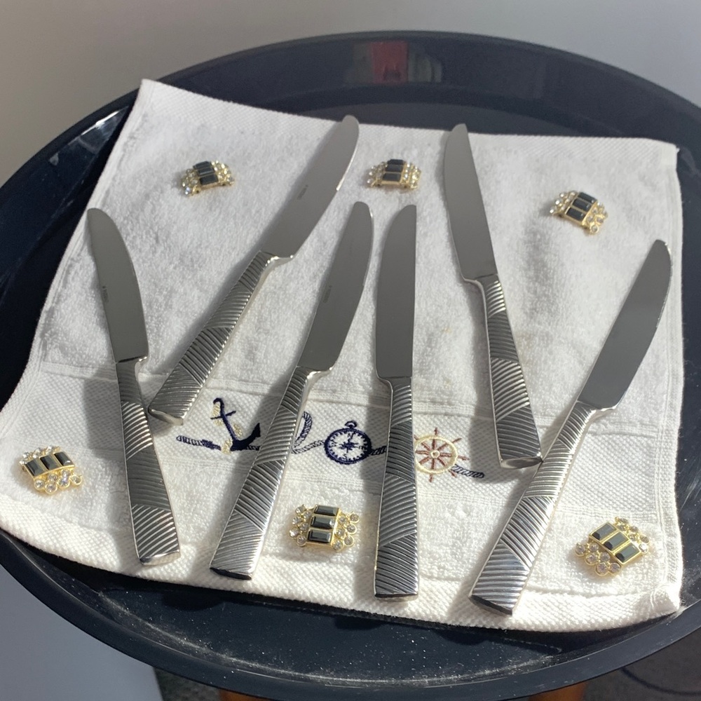 Oneida Cheviot pattern Set of 6 Serrated Table Knives 18/10 SS